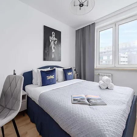 Wola Flat Near Center Апартаменти Варшава