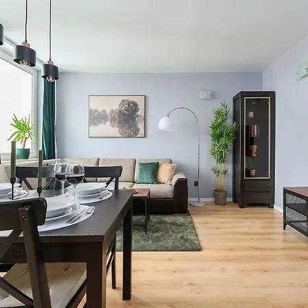 Wola Flat Near Center *