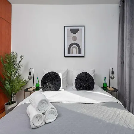 Wola Flat Near Center *