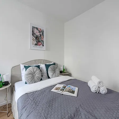 Апартаменти Wola Flat Near Center *